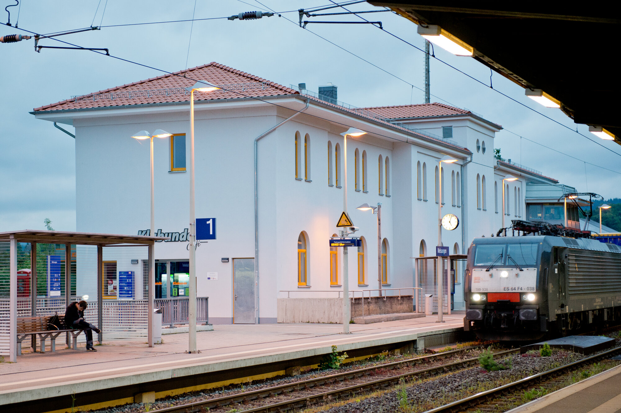 Bahnhof Melsungen bei Dämmerung