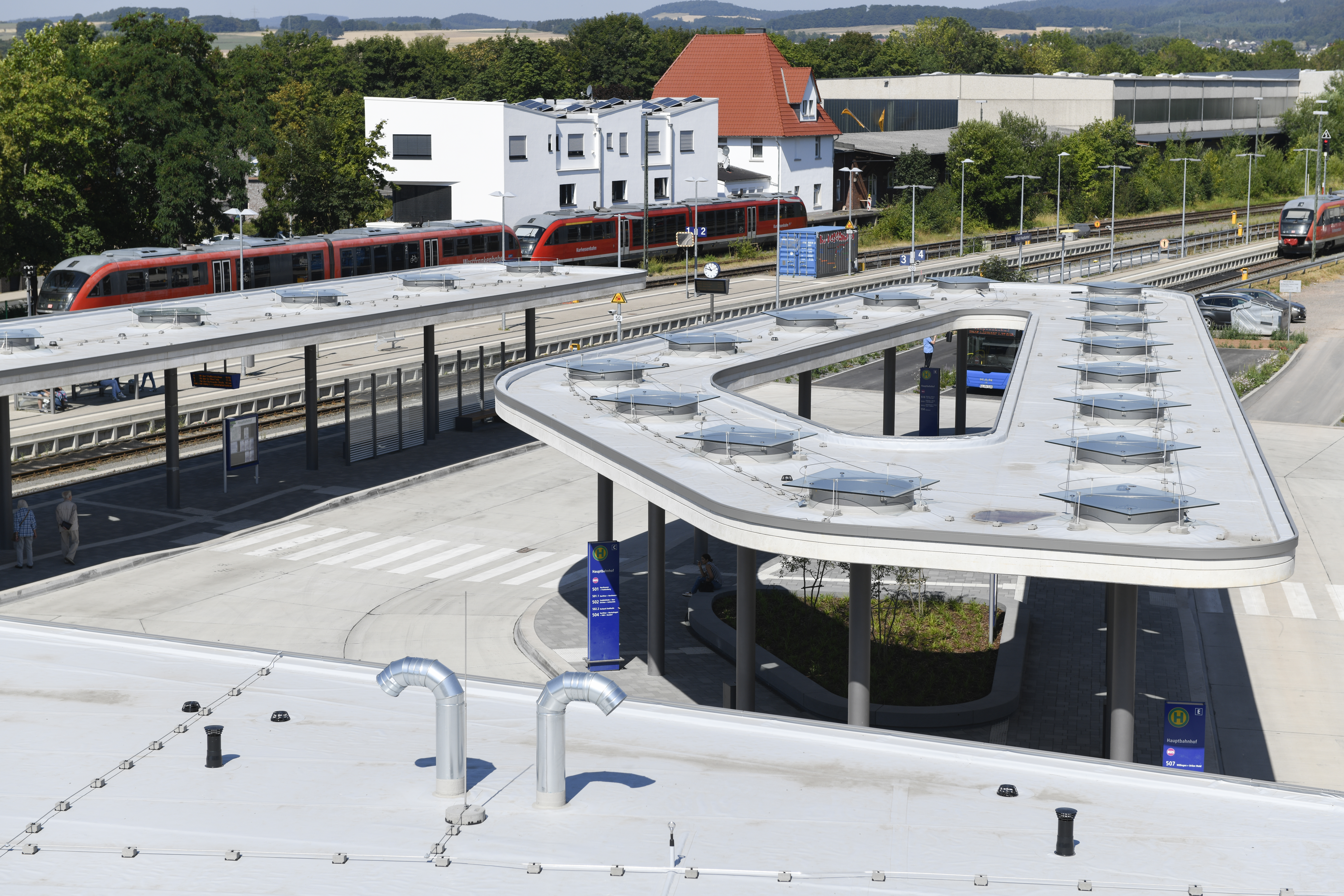 Blick auf den Korbacher Bahnhof aus der Vogelperspektive