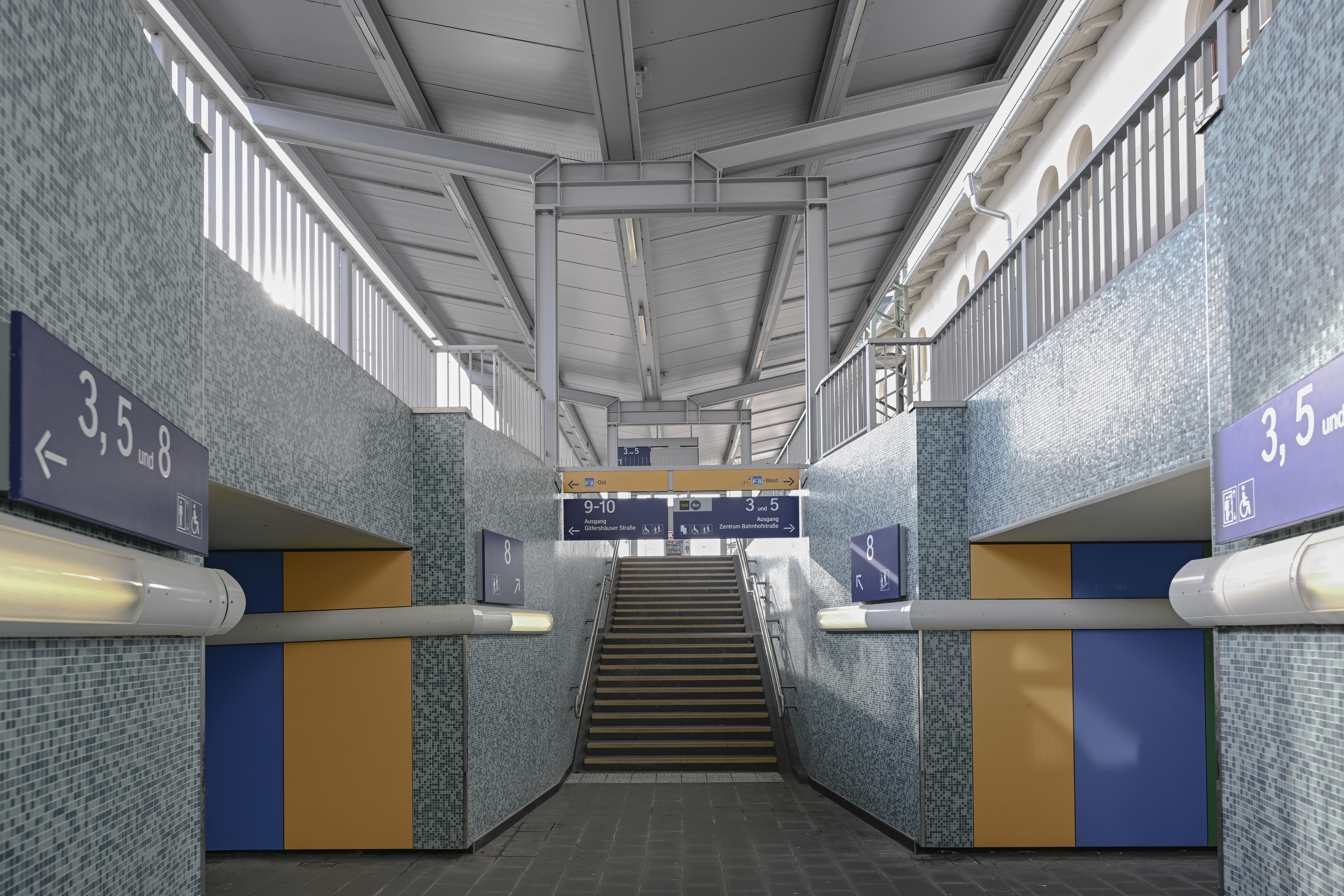 Treppenaufgang im Bahnhof Bebra