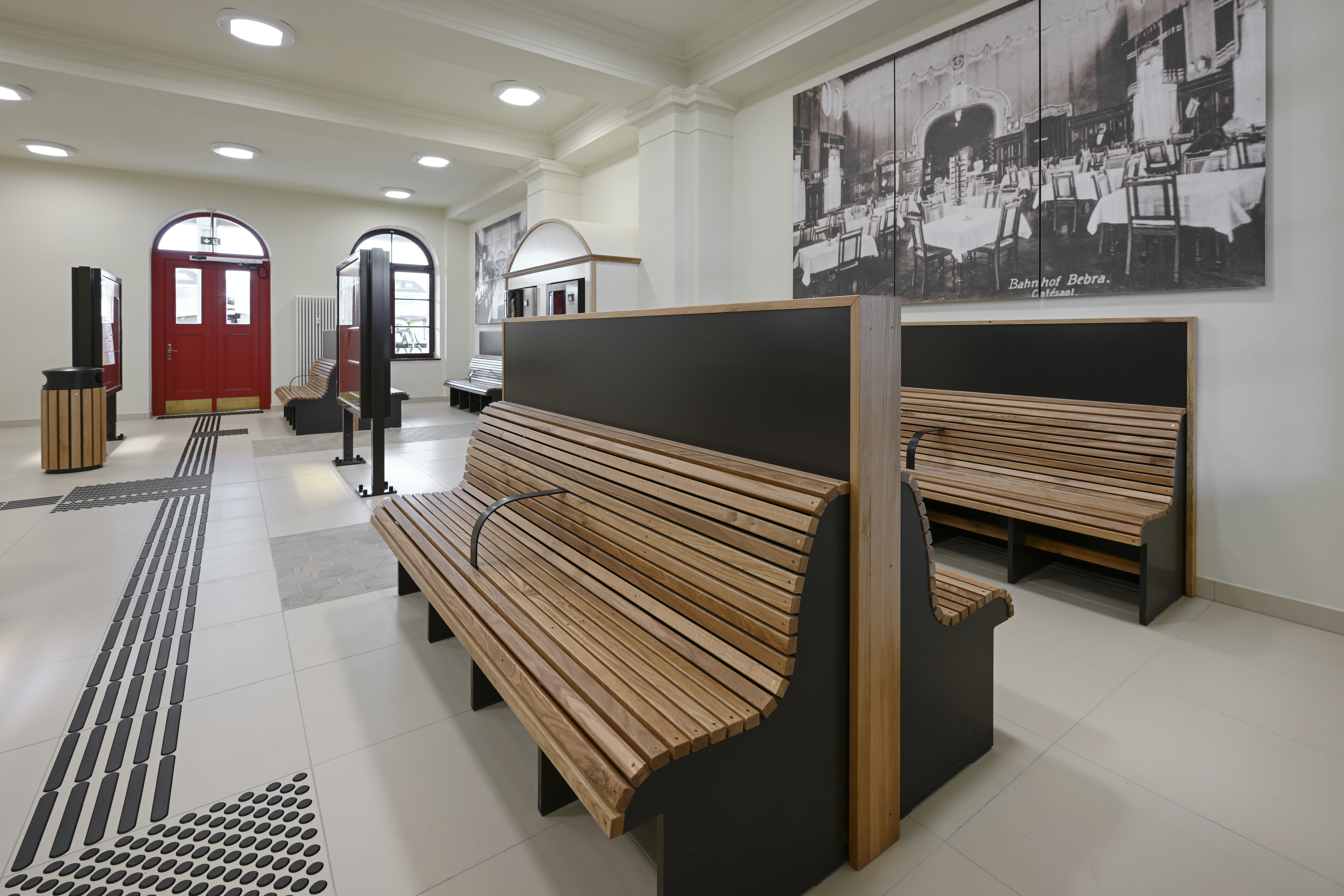 Der Wartesaal im bebraner Bahnhof 
